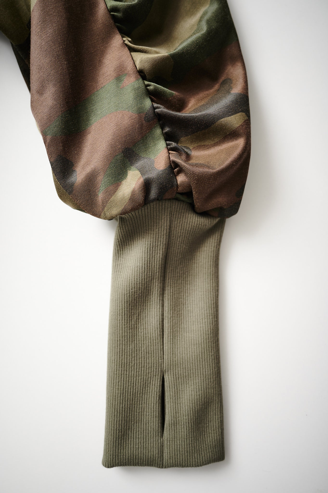 jacket thumb hole detail